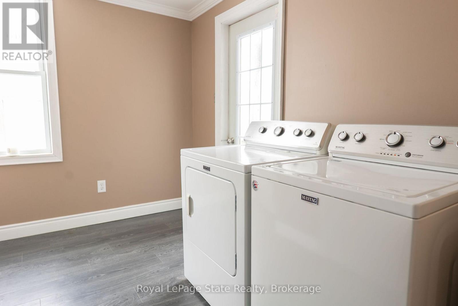 












16 FRANKLIN STREET

,
Welland (Broadway),




Ontario
L3C1R7

