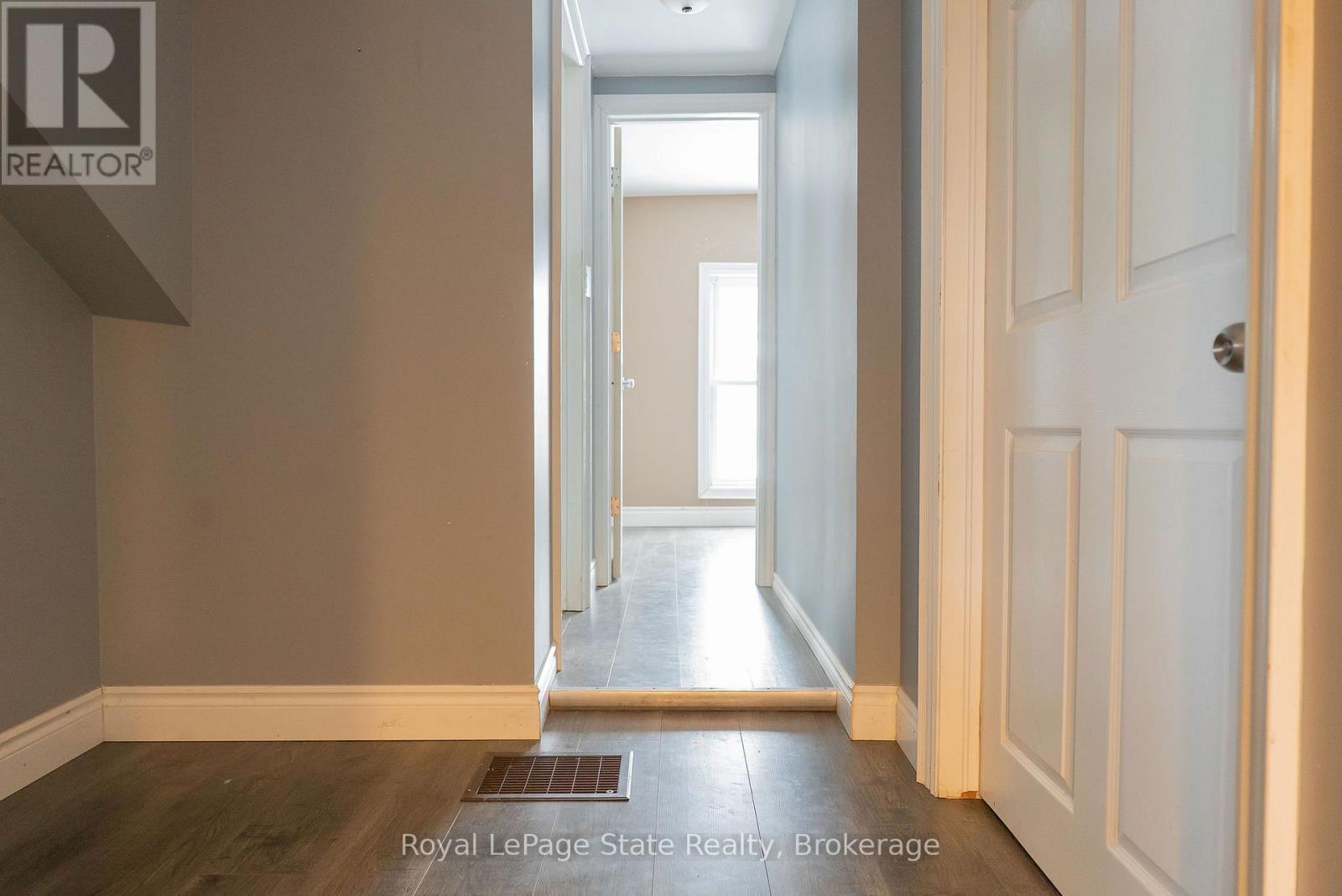 












16 FRANKLIN STREET

,
Welland (Broadway),




Ontario
L3C1R7

