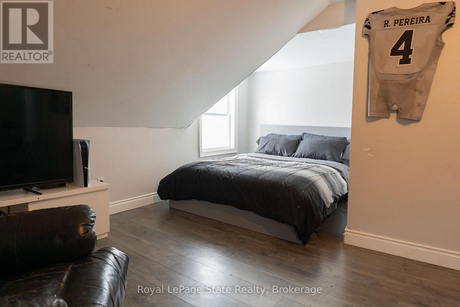 












16 FRANKLIN STREET

,
Welland (Broadway),




Ontario
L3C1R7

