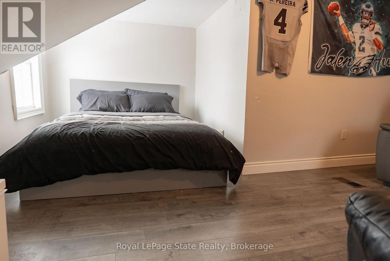 












16 FRANKLIN STREET

,
Welland (Broadway),




Ontario
L3C1R7

