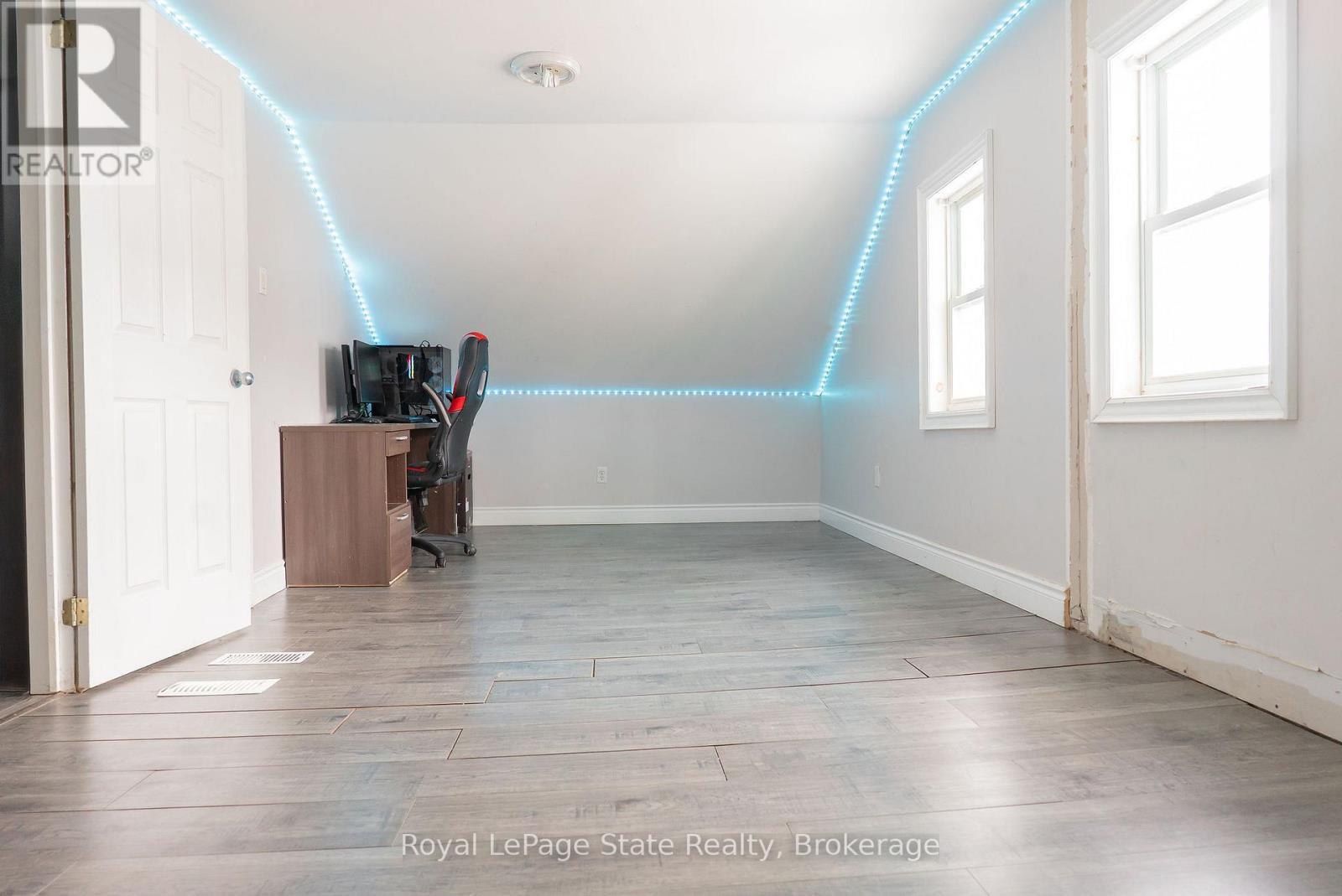 












16 FRANKLIN STREET

,
Welland (Broadway),




Ontario
L3C1R7

