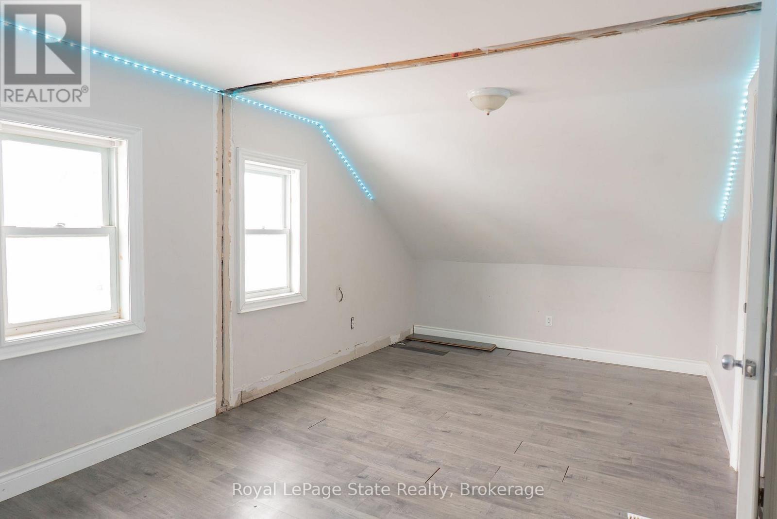 












16 FRANKLIN STREET

,
Welland (Broadway),




Ontario
L3C1R7

