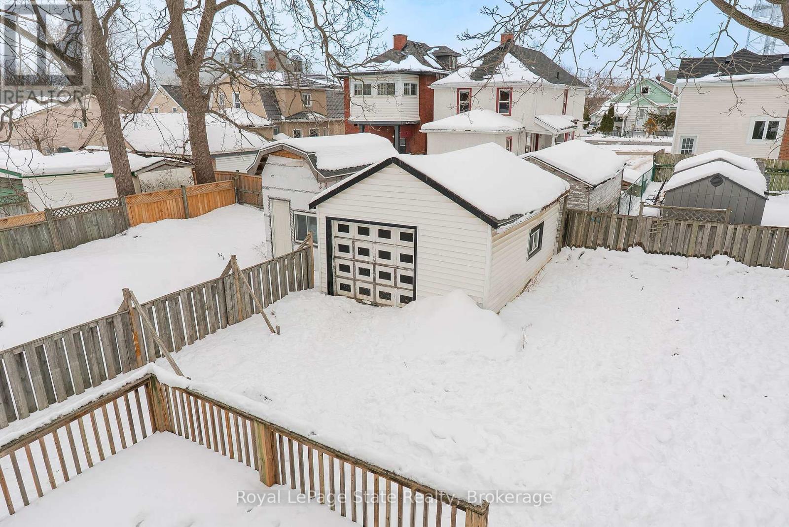 












16 FRANKLIN STREET

,
Welland (Broadway),




Ontario
L3C1R7

