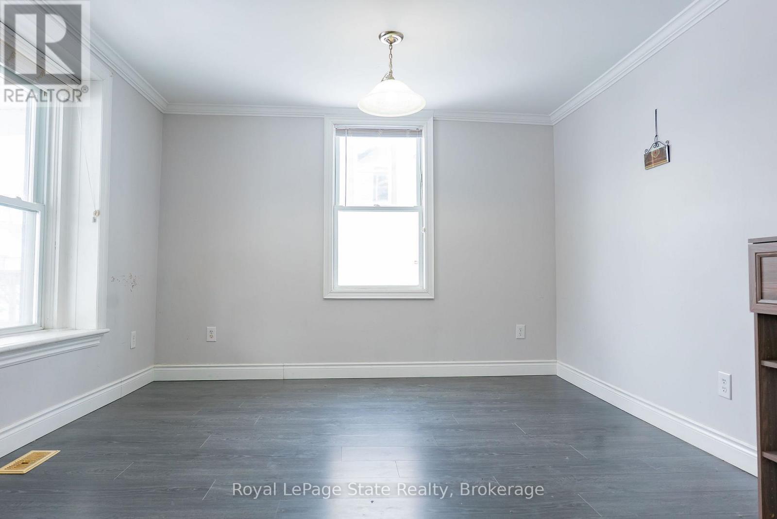 












16 FRANKLIN STREET

,
Welland (Broadway),




Ontario
L3C1R7

