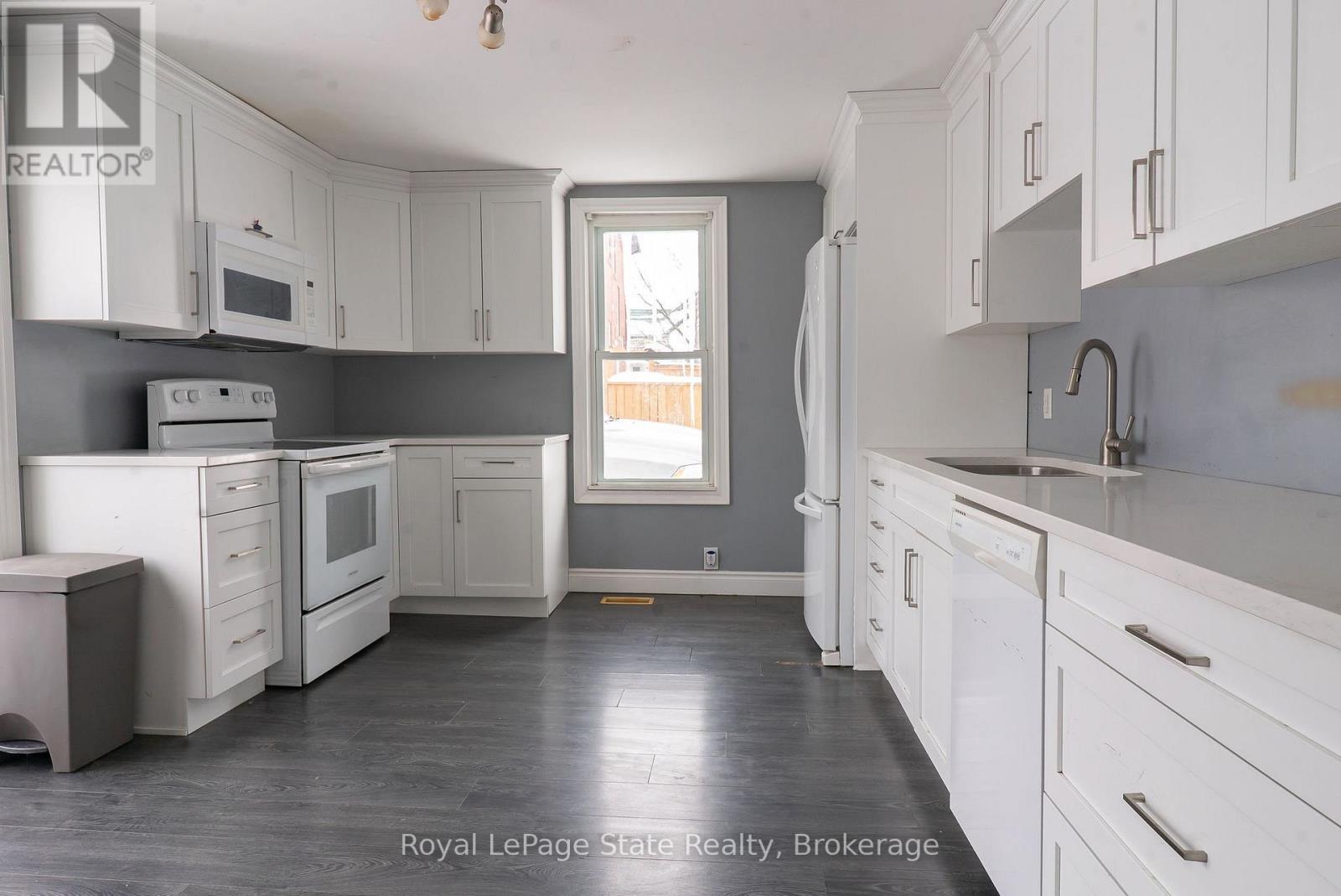 












16 FRANKLIN STREET

,
Welland (Broadway),




Ontario
L3C1R7

