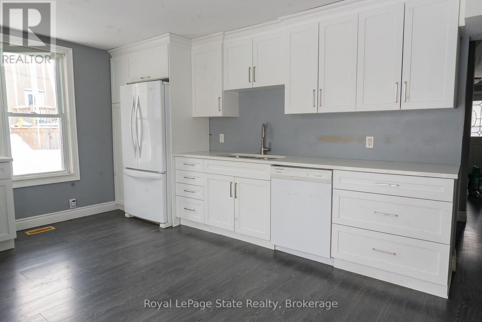 












16 FRANKLIN STREET

,
Welland (Broadway),




Ontario
L3C1R7

