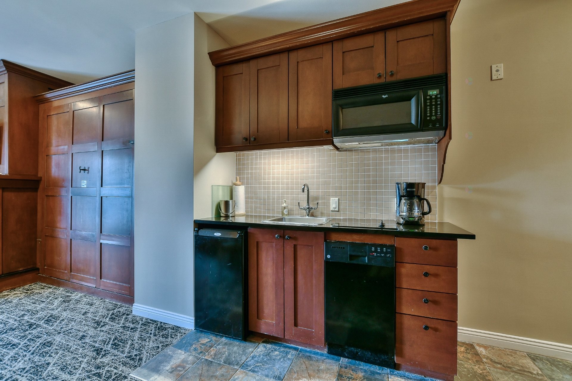 









6385


Mtée Ryan

, 214,
Mont-Tremblant,




QC
J8E1S5

