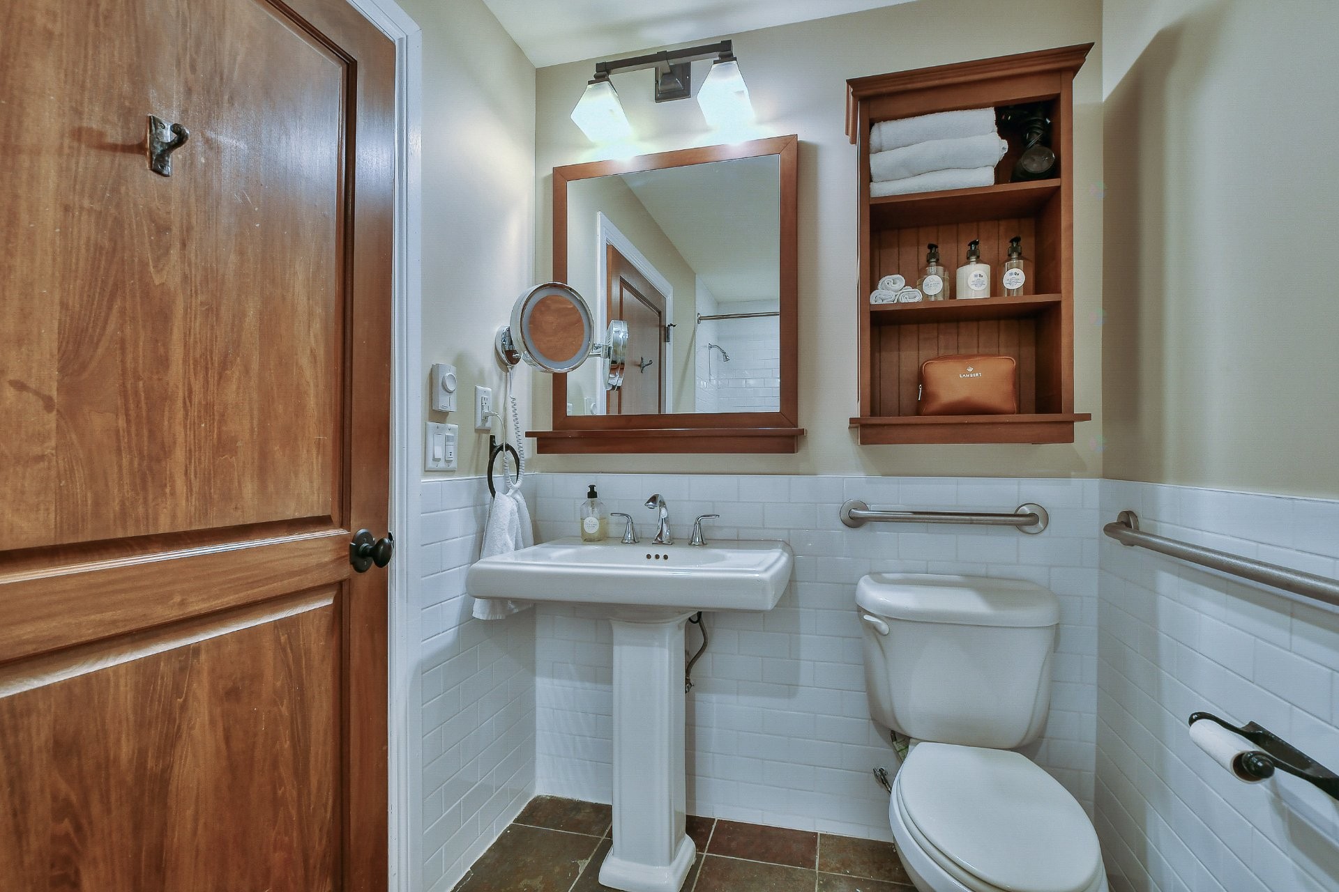 









6385


Mtée Ryan

, 214,
Mont-Tremblant,




QC
J8E1S5

