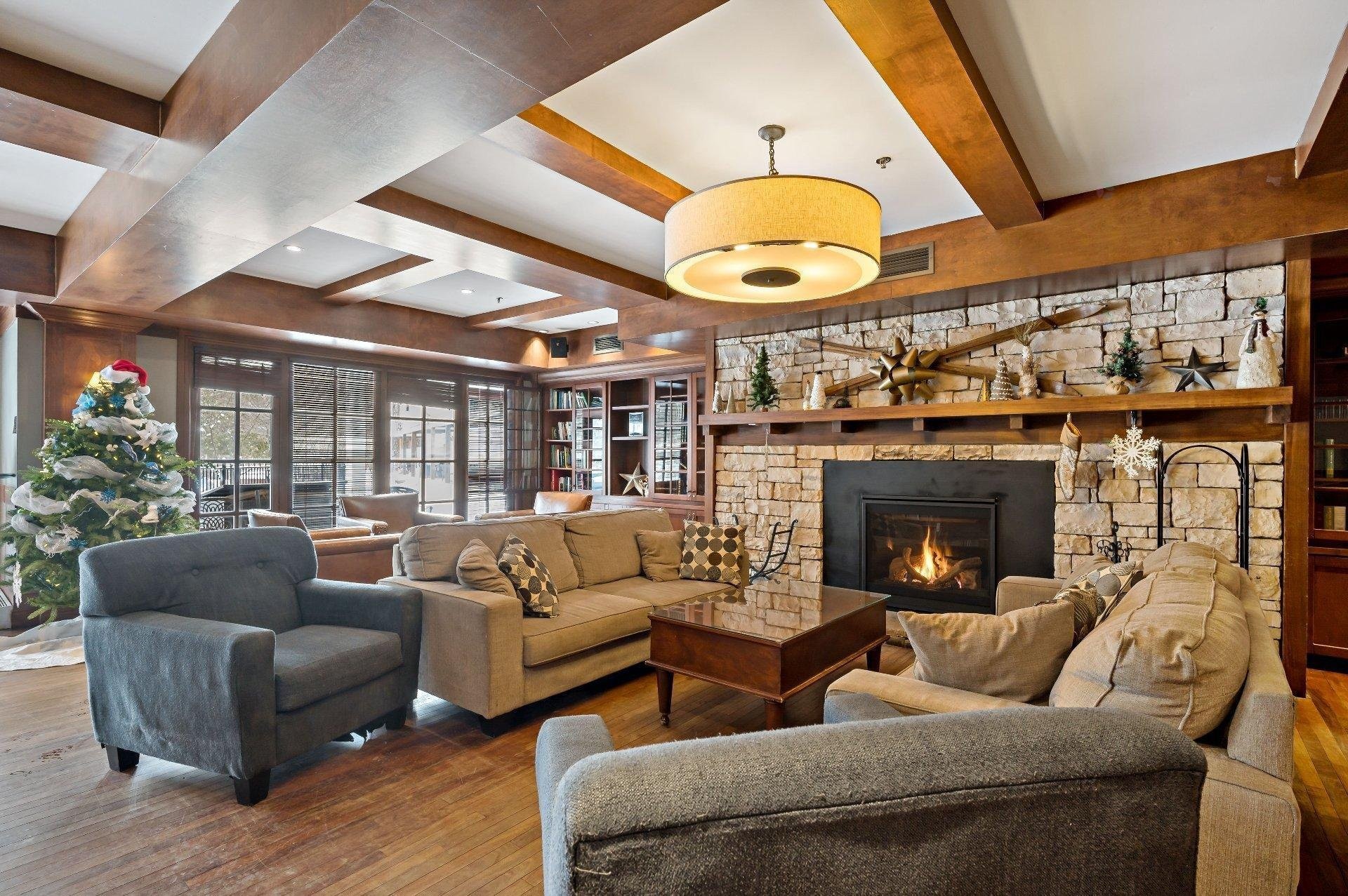 









6385


Mtée Ryan

, 214,
Mont-Tremblant,




QC
J8E1S5

