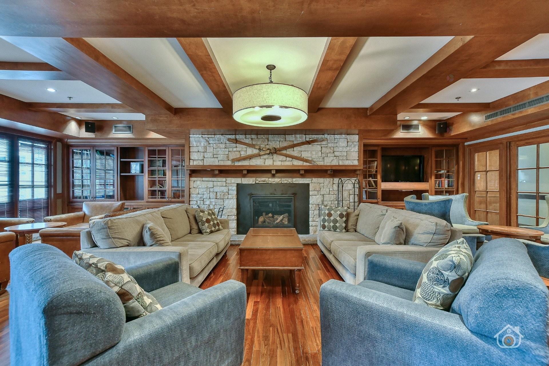 









6385


Mtée Ryan

, 214,
Mont-Tremblant,




QC
J8E1S5

