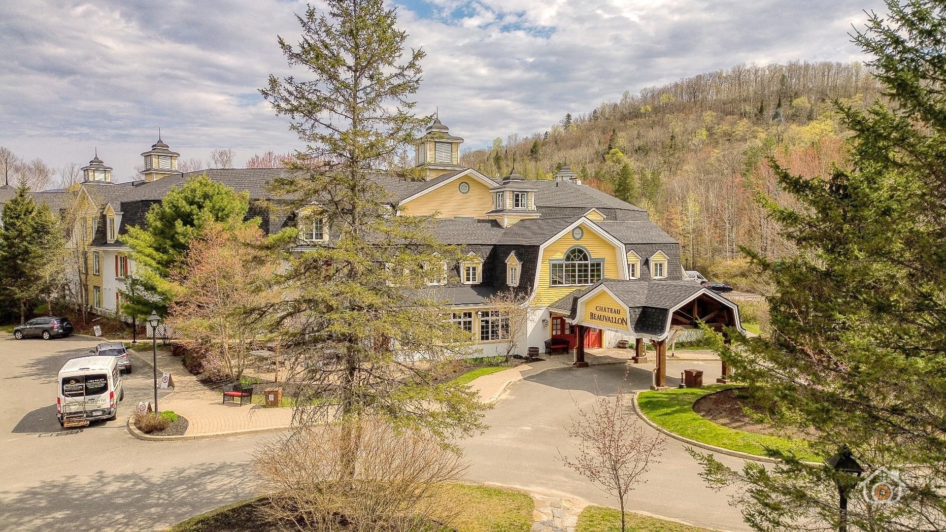 









6385


Mtée Ryan

, 214,
Mont-Tremblant,




QC
J8E1S5

