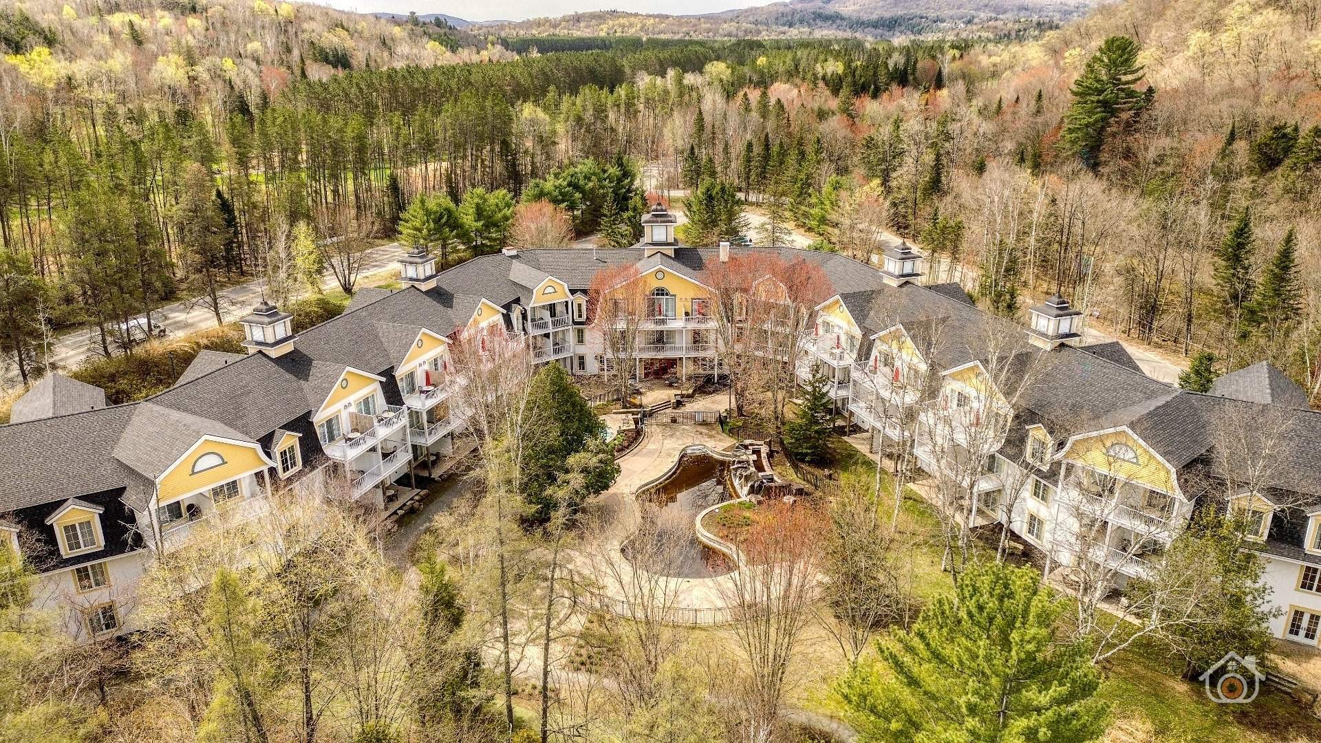 









6385


Mtée Ryan

, 214,
Mont-Tremblant,




QC
J8E1S5

