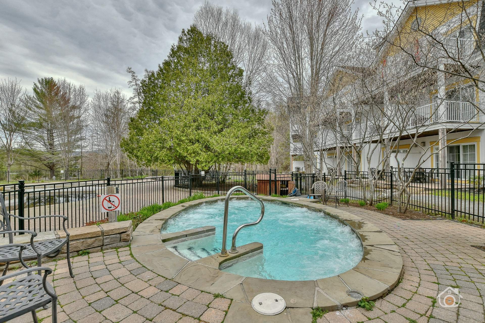 









6385


Mtée Ryan

, 214,
Mont-Tremblant,




QC
J8E1S5

