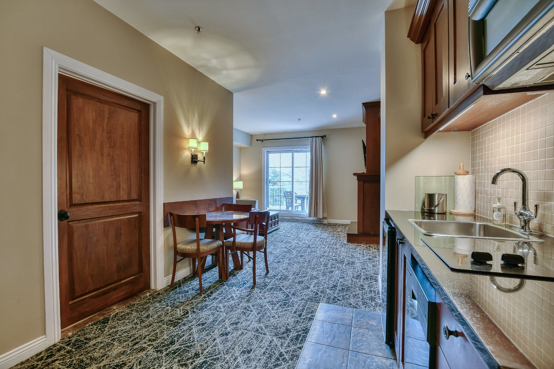 









6385


Mtée Ryan

, 214,
Mont-Tremblant,




QC
J8E1S5

