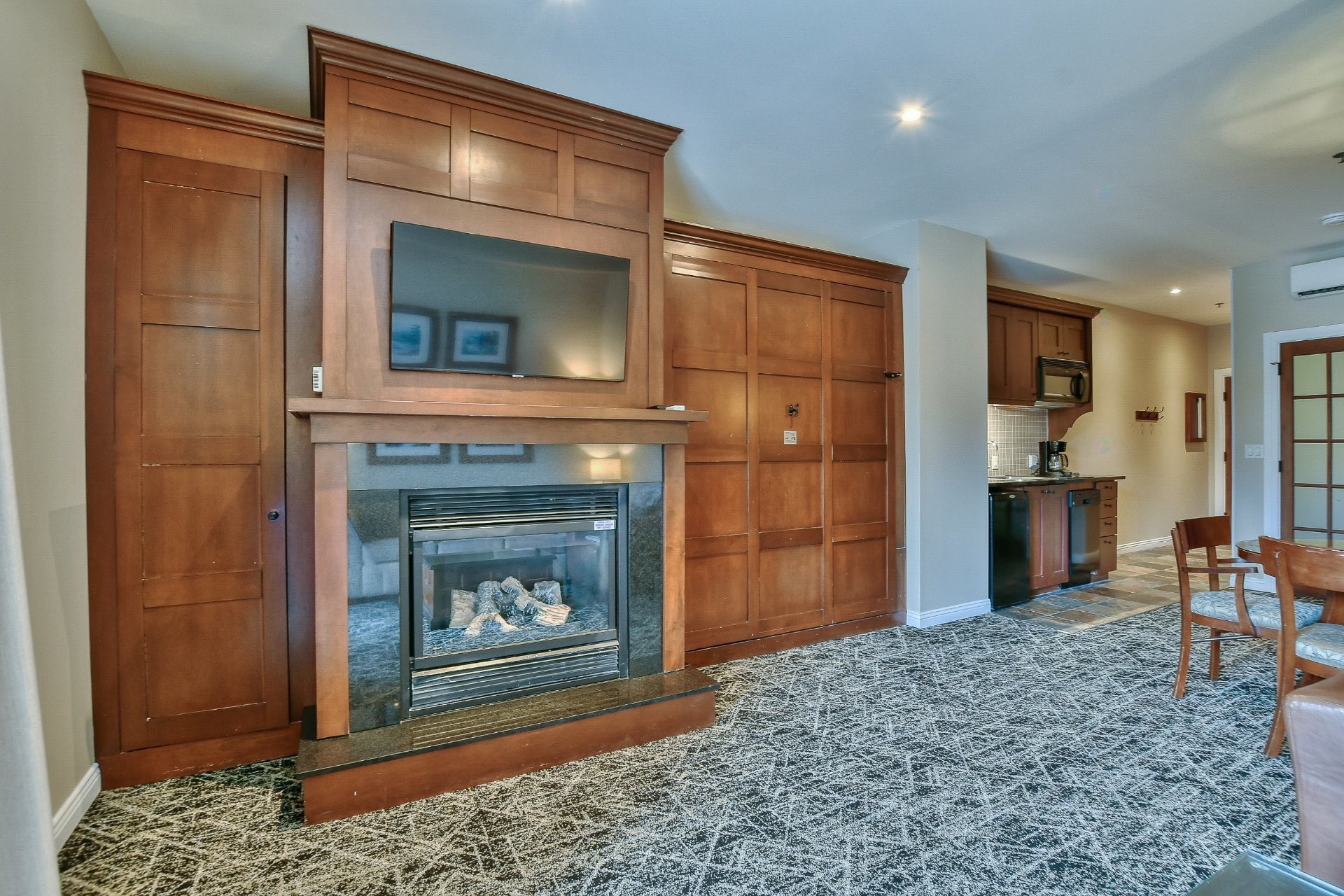 









6385


Mtée Ryan

, 214,
Mont-Tremblant,




QC
J8E1S5

