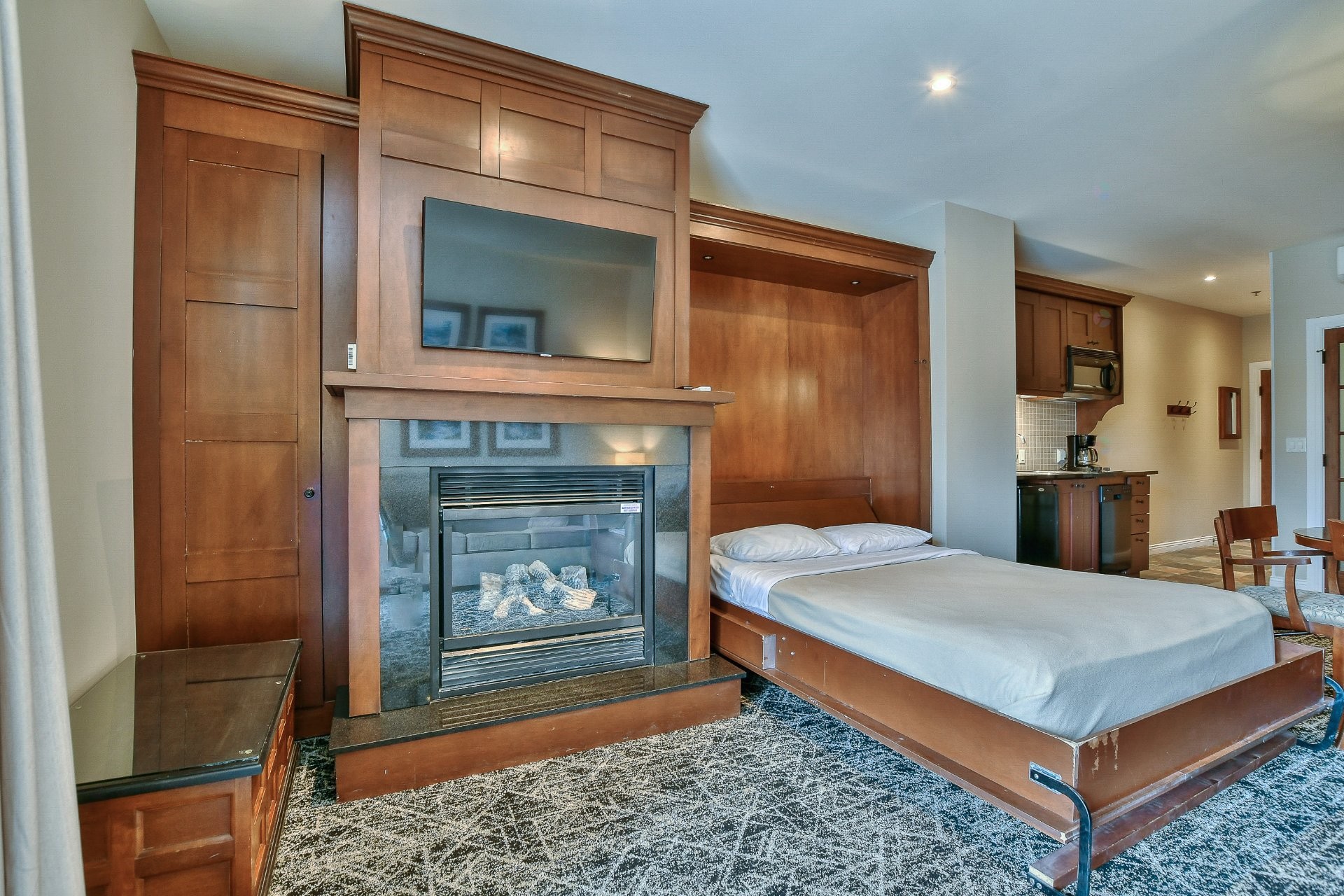 









6385


Mtée Ryan

, 214,
Mont-Tremblant,




QC
J8E1S5

