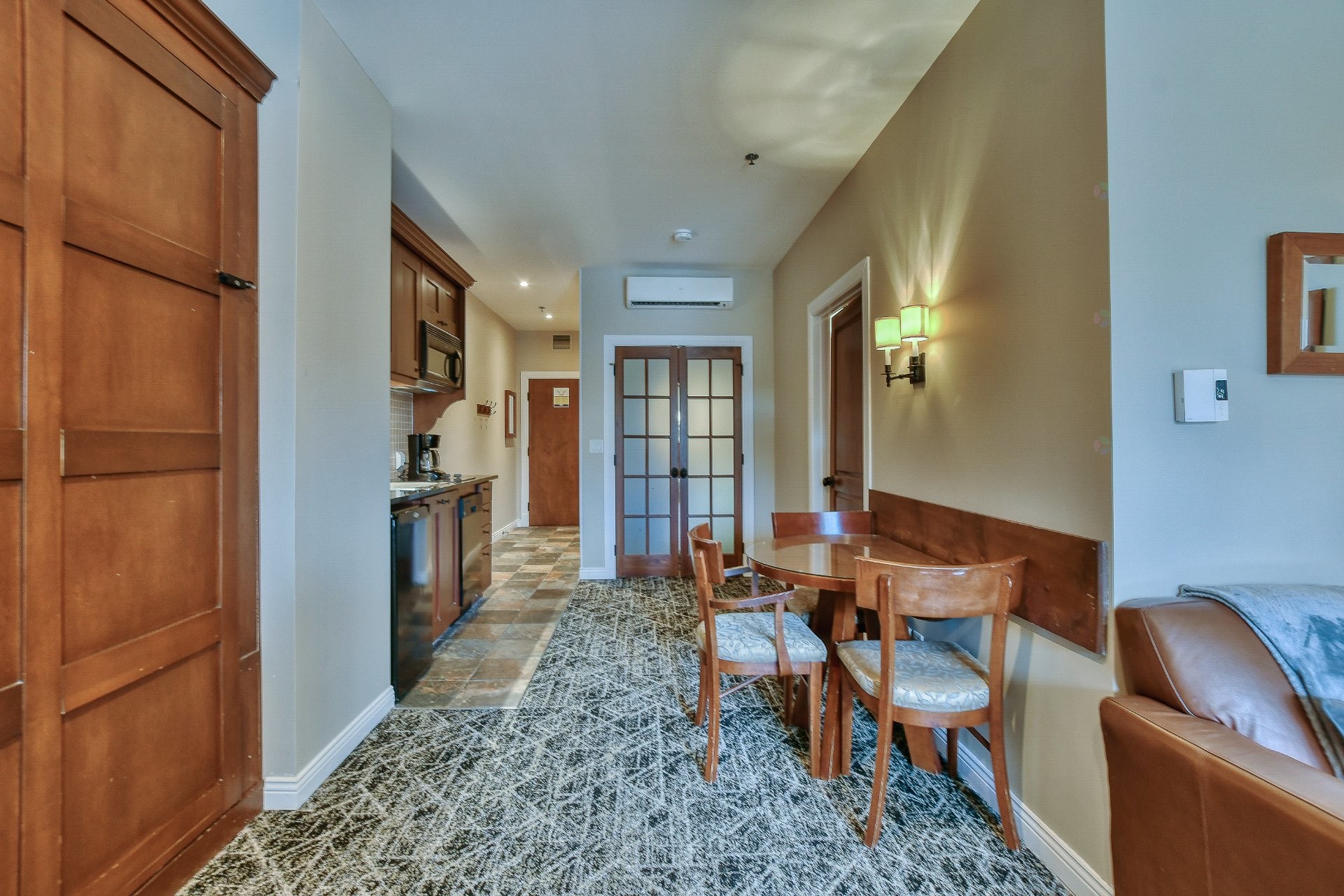 









6385


Mtée Ryan

, 214,
Mont-Tremblant,




QC
J8E1S5

