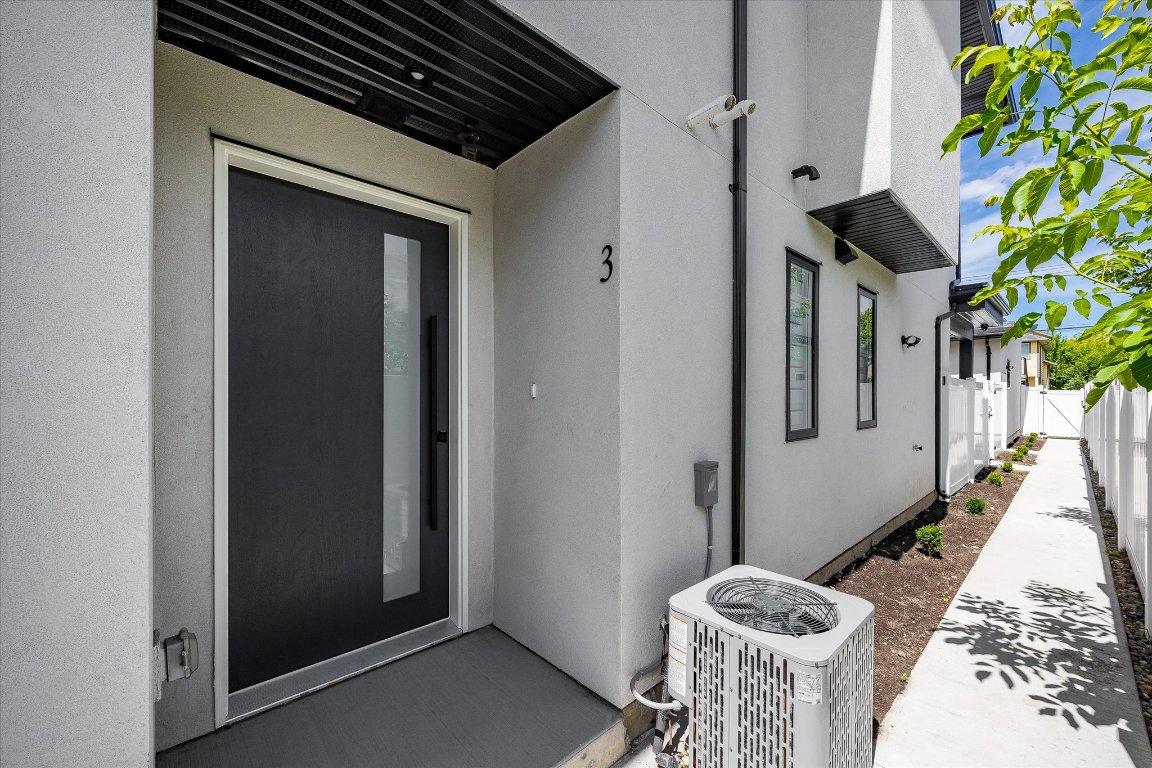 









840


Grenfell

Avenue, 3,
Kelowna,




BC
V1Y 5J4

