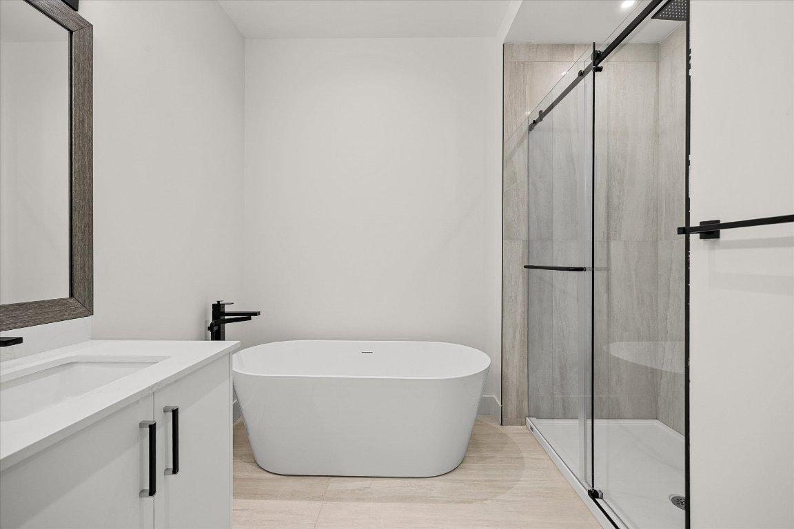 









840


Grenfell

Avenue, 3,
Kelowna,




BC
V1Y 5J4

