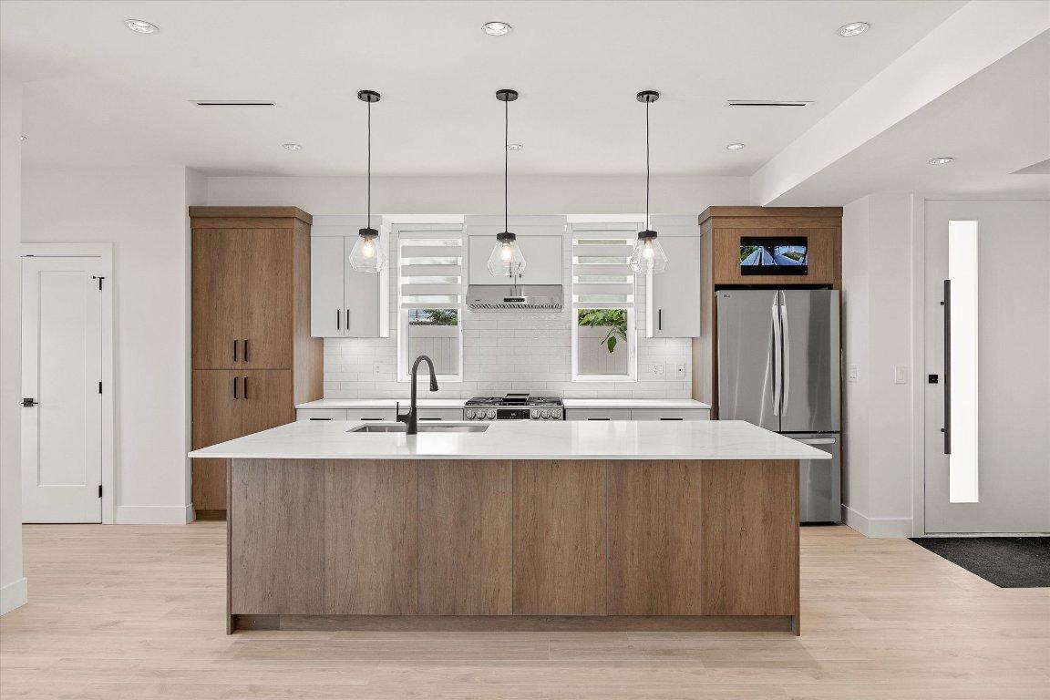 









840


Grenfell

Avenue, 3,
Kelowna,




BC
V1Y 5J4

