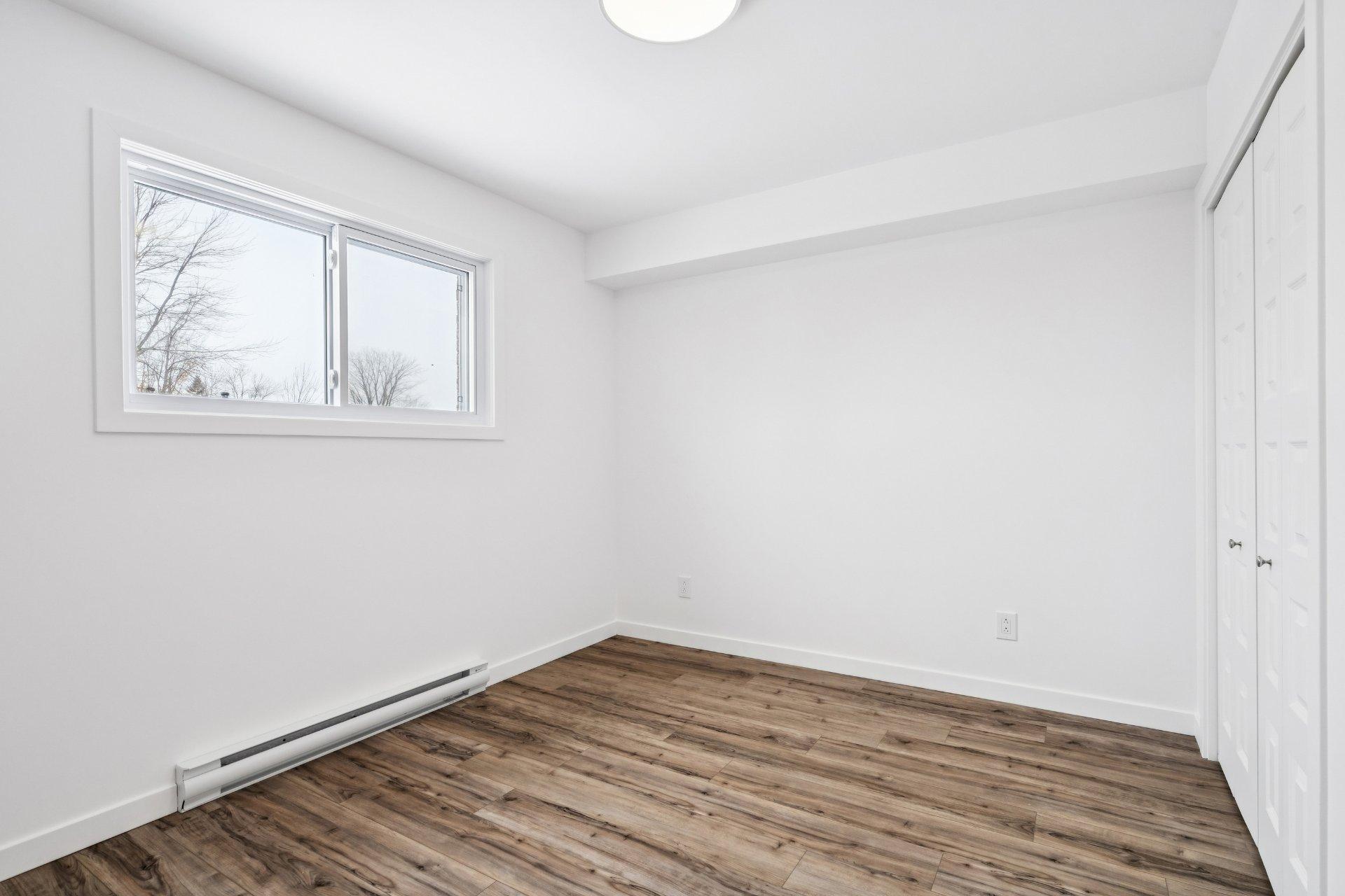 









126


Rue de l'École

, 6,
Les Coteaux,




QC
J7X1E6

