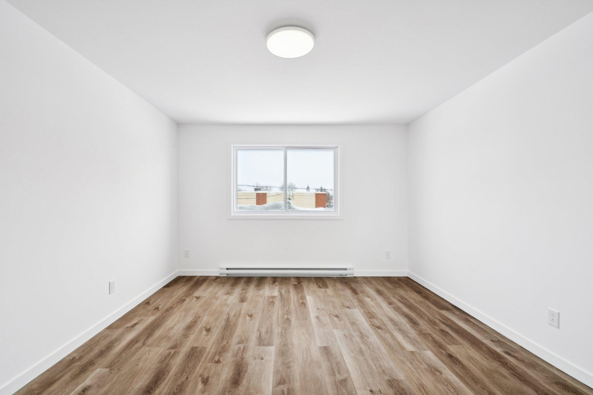 









126


Rue de l'École

, 6,
Les Coteaux,




QC
J7X1E6

