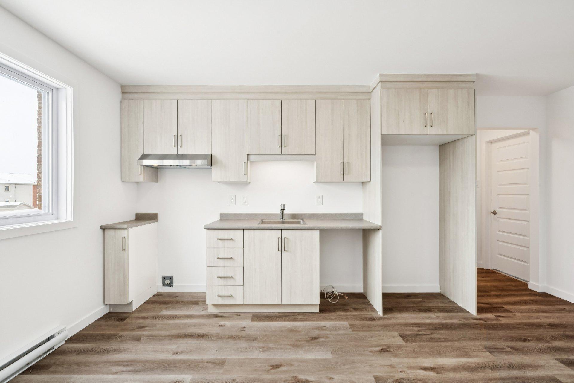 









126


Rue de l'École

, 6,
Les Coteaux,




QC
J7X1E6

