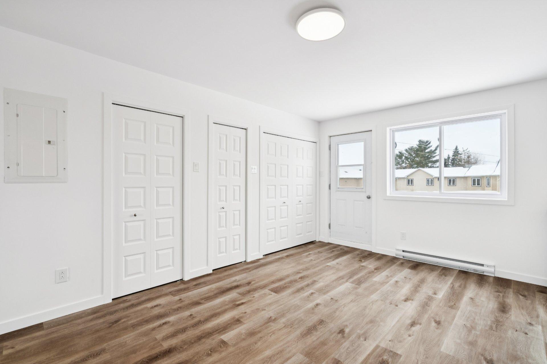 









126


Rue de l'École

, 6,
Les Coteaux,




QC
J7X1E6

