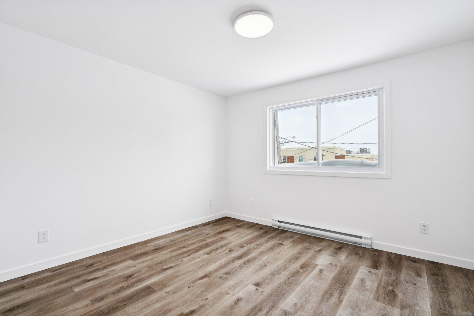 









126


Rue de l'École

, 6,
Les Coteaux,




QC
J7X1E6

