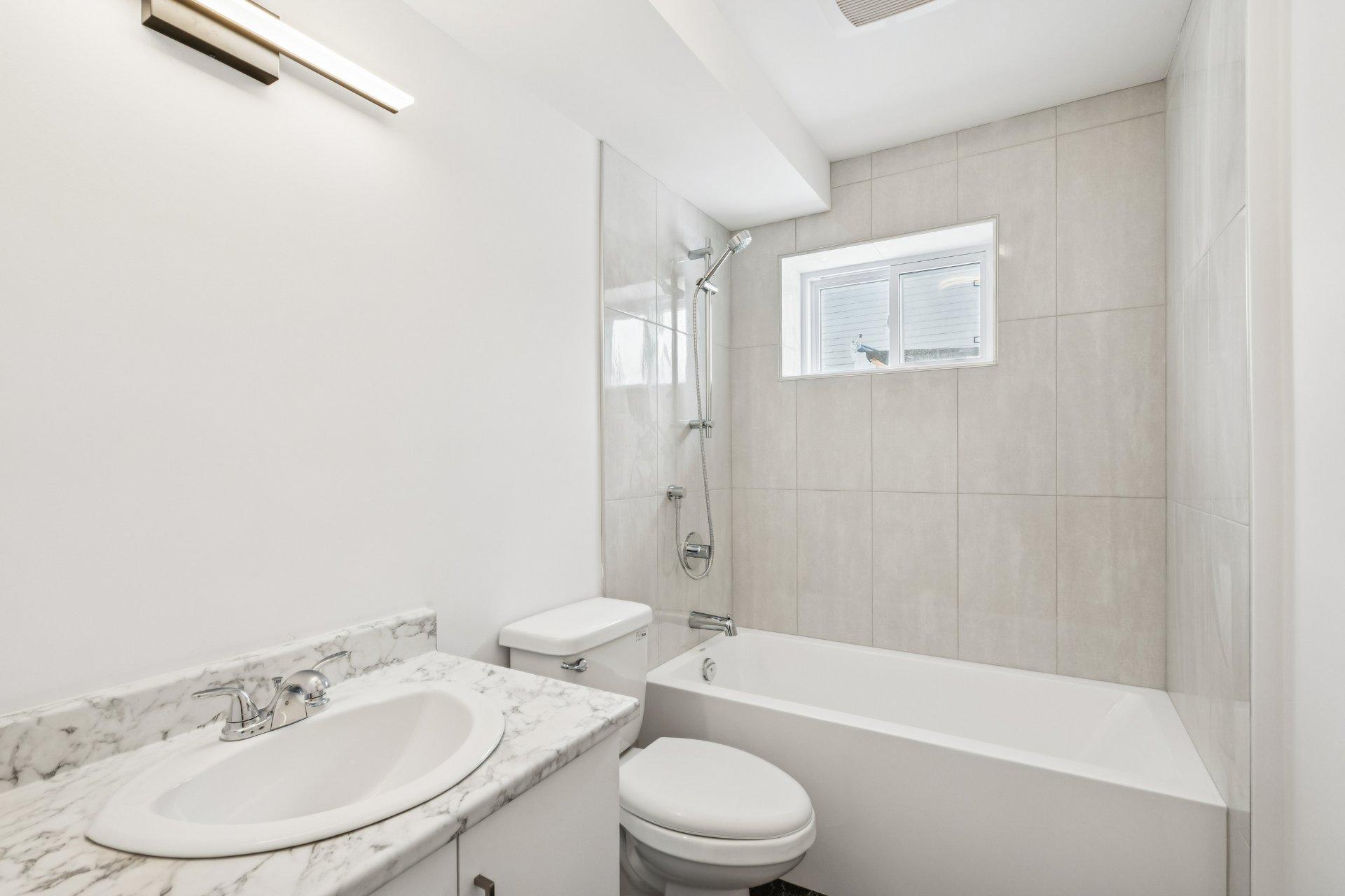 









126


Rue de l'École

, 1,
Les Coteaux,




QC
J7X1E6

