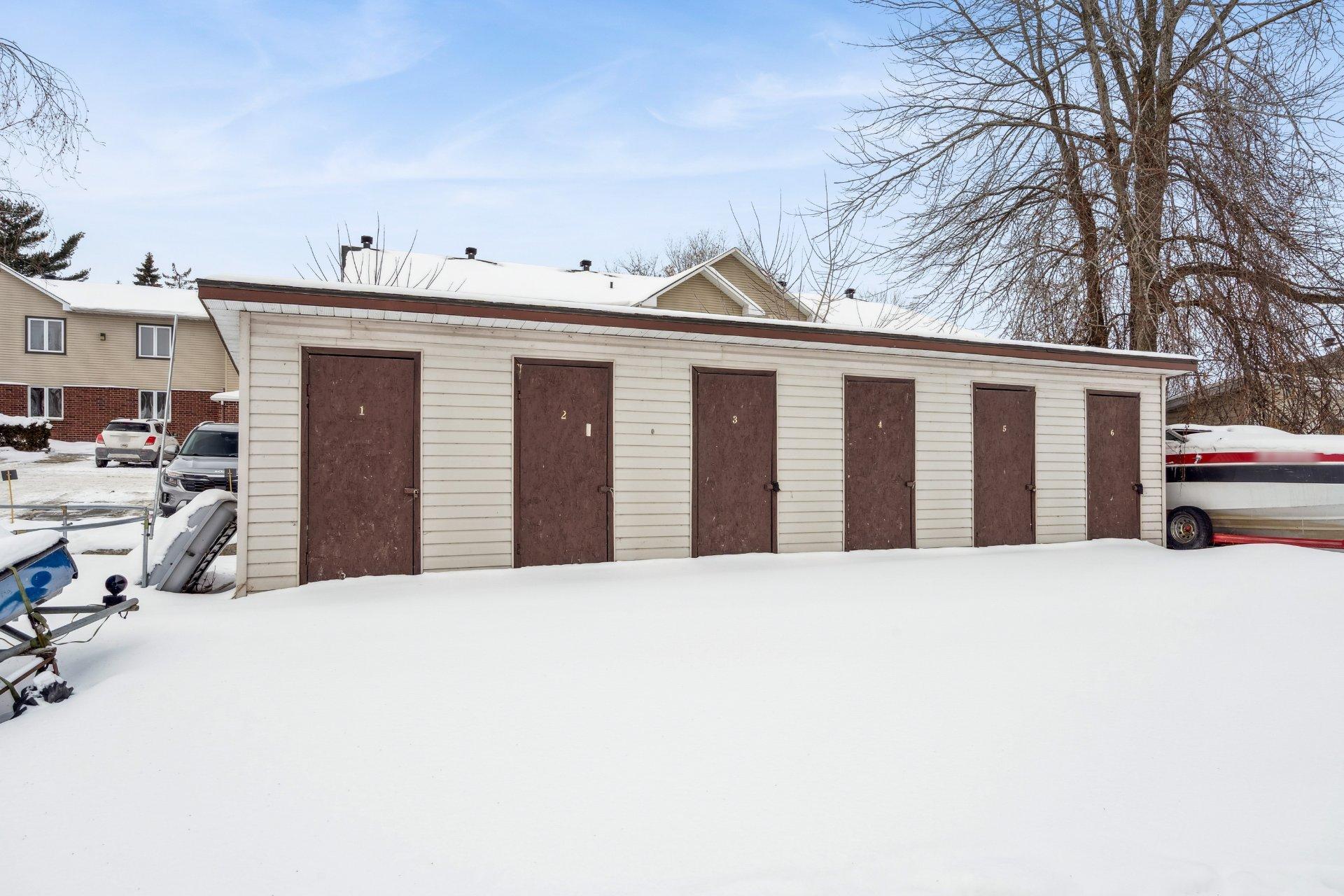 









126


Rue de l'École

, 1,
Les Coteaux,




QC
J7X1E6

