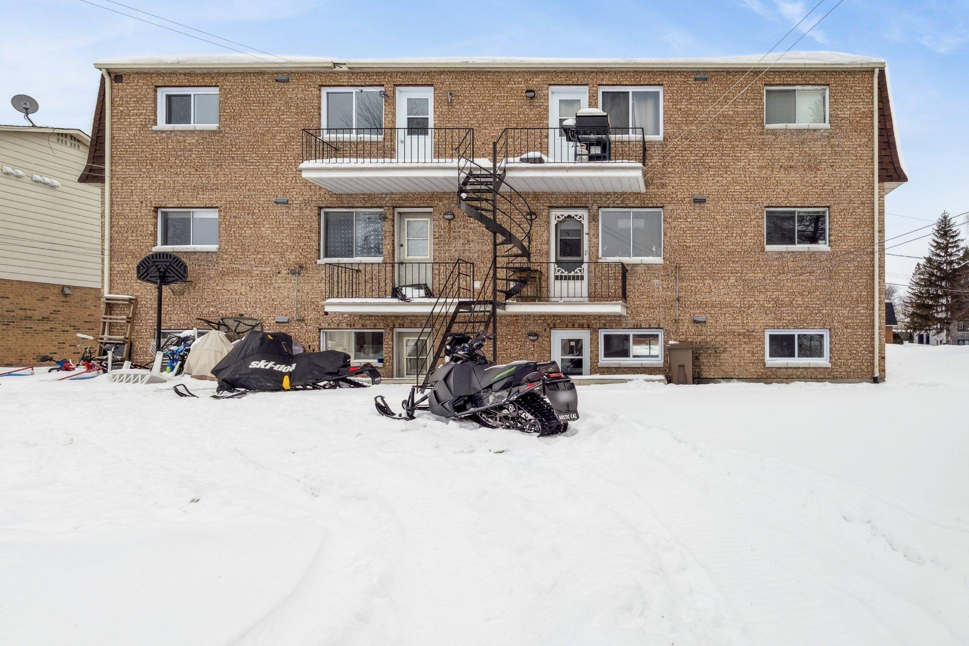 









126


Rue de l'École

, 1,
Les Coteaux,




QC
J7X1E6

