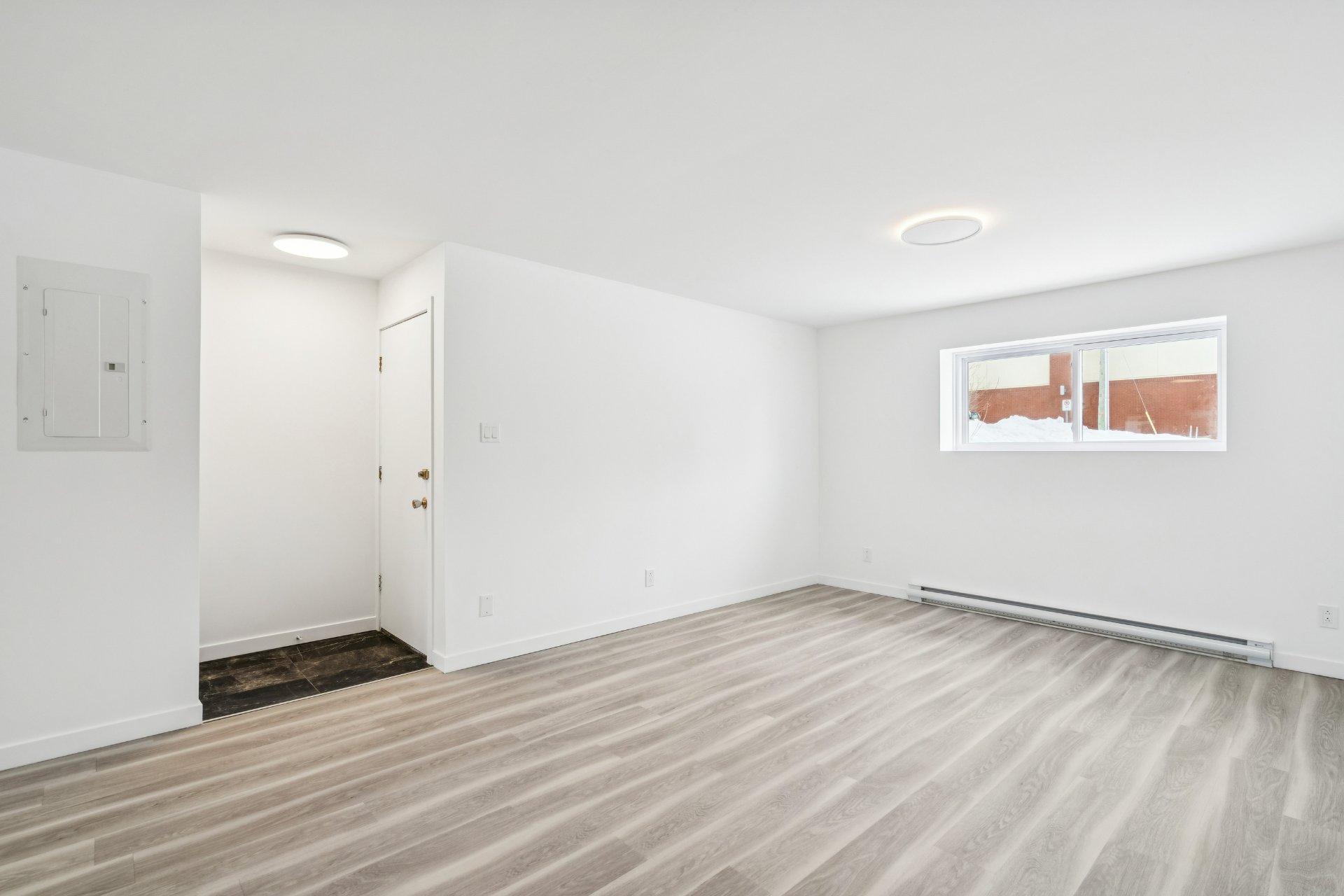 









126


Rue de l'École

, 1,
Les Coteaux,




QC
J7X1E6

