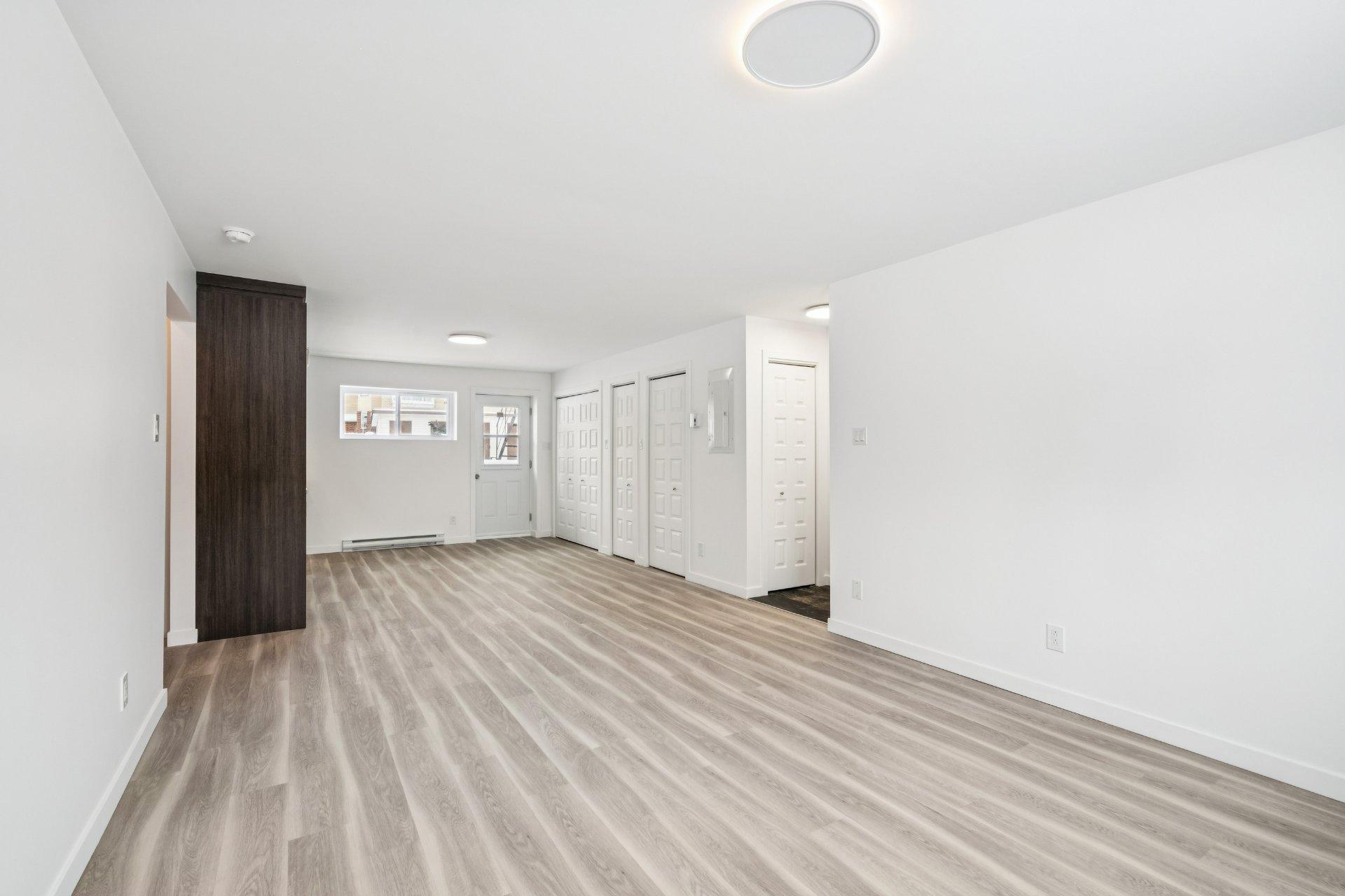 









126


Rue de l'École

, 1,
Les Coteaux,




QC
J7X1E6

