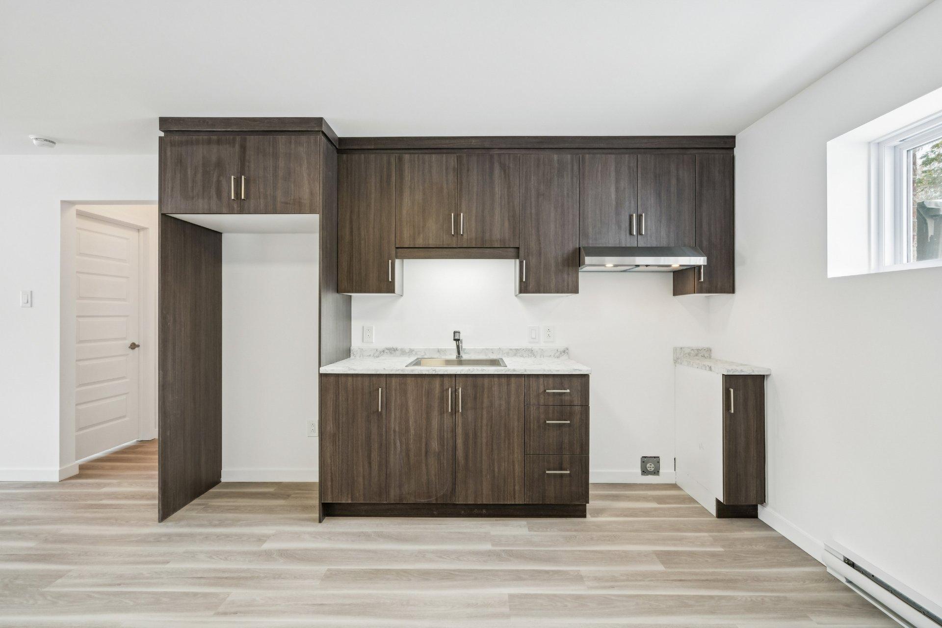 









126


Rue de l'École

, 1,
Les Coteaux,




QC
J7X1E6

