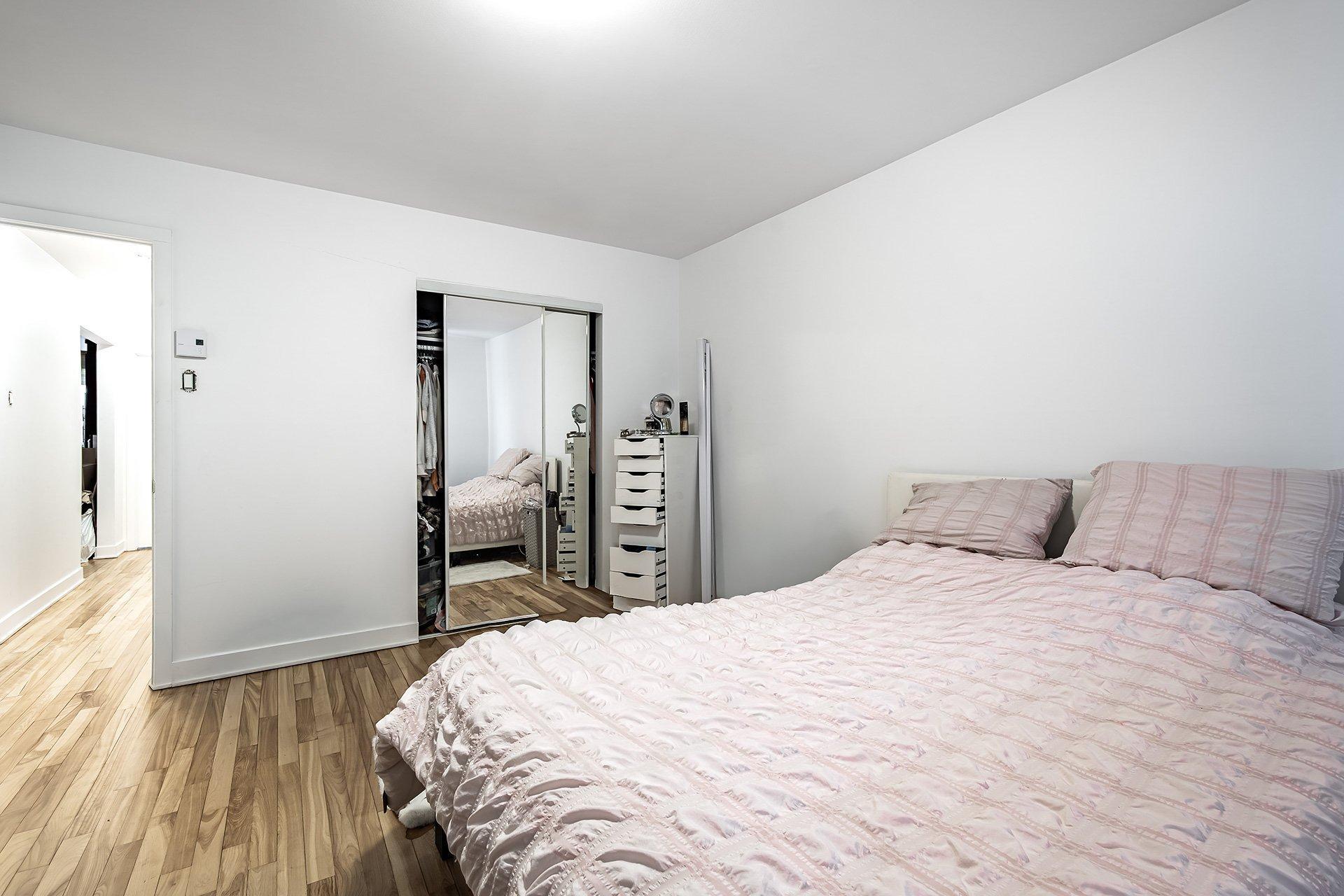 









11600


Boul. Langelier

, 7,
Montréal (Montréal-Nord),




QC
H1G3L8

