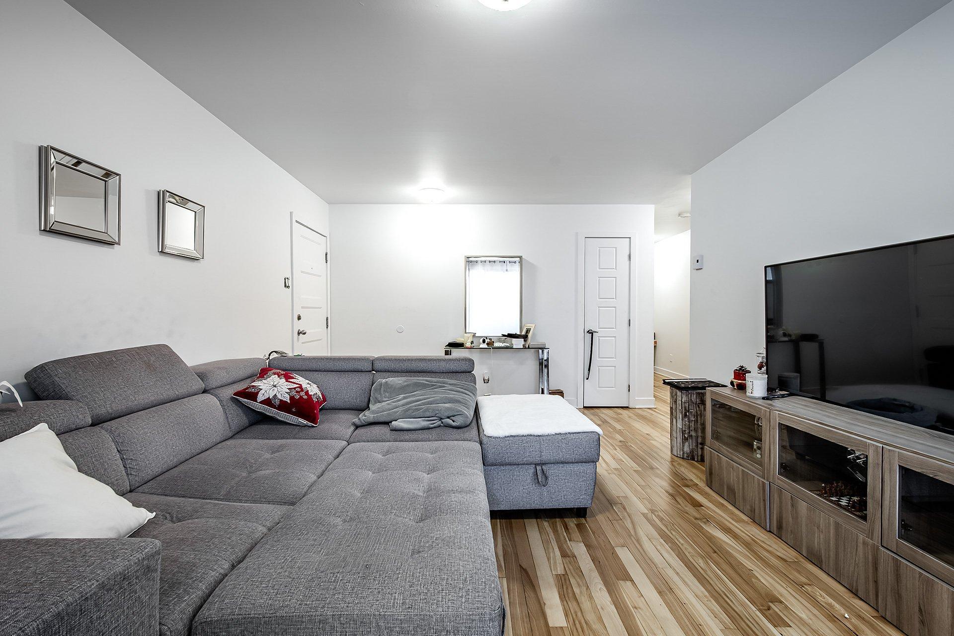 









11600


Boul. Langelier

, 7,
Montréal (Montréal-Nord),




QC
H1G3L8

