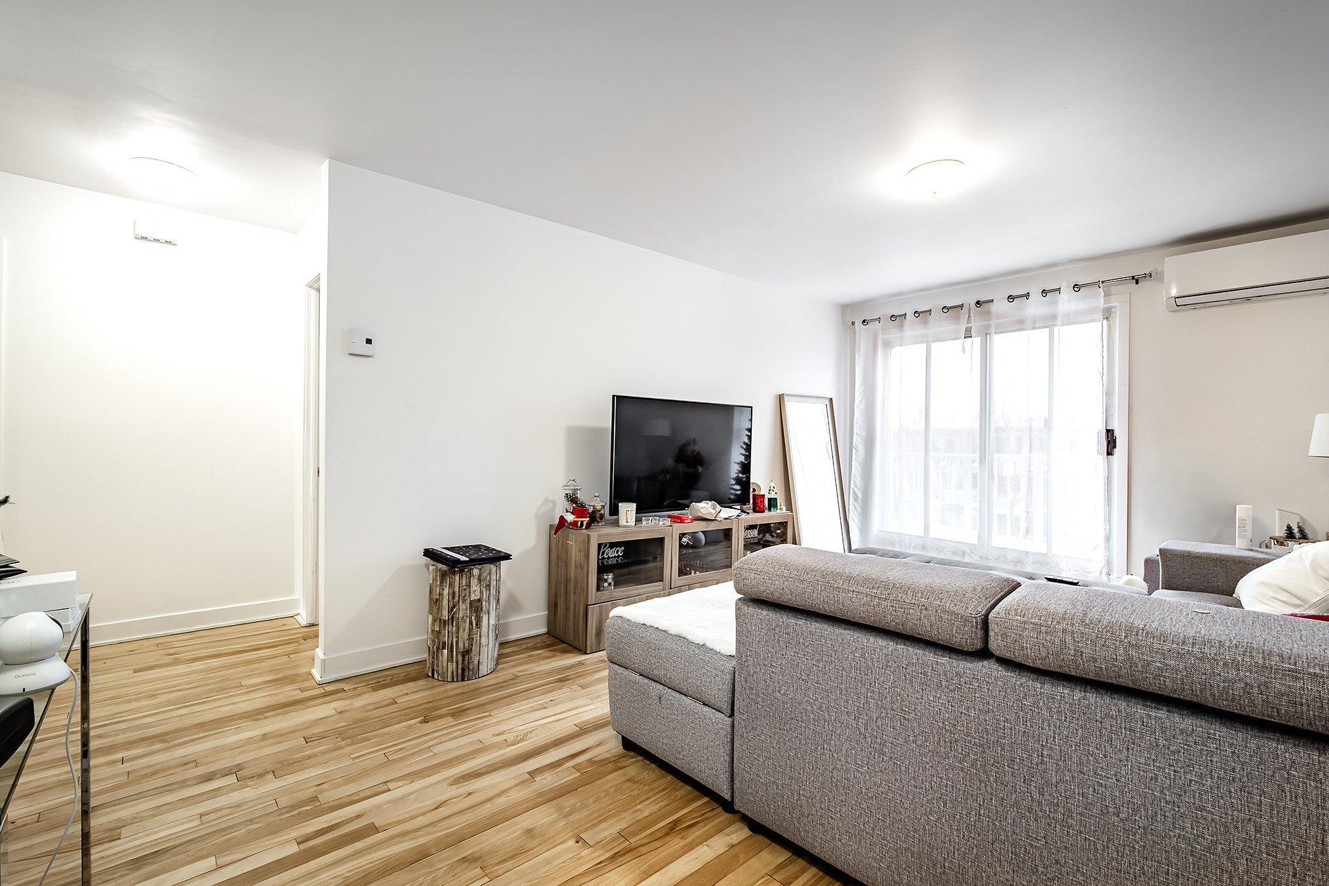 









11600


Boul. Langelier

, 7,
Montréal (Montréal-Nord),




QC
H1G3L8

