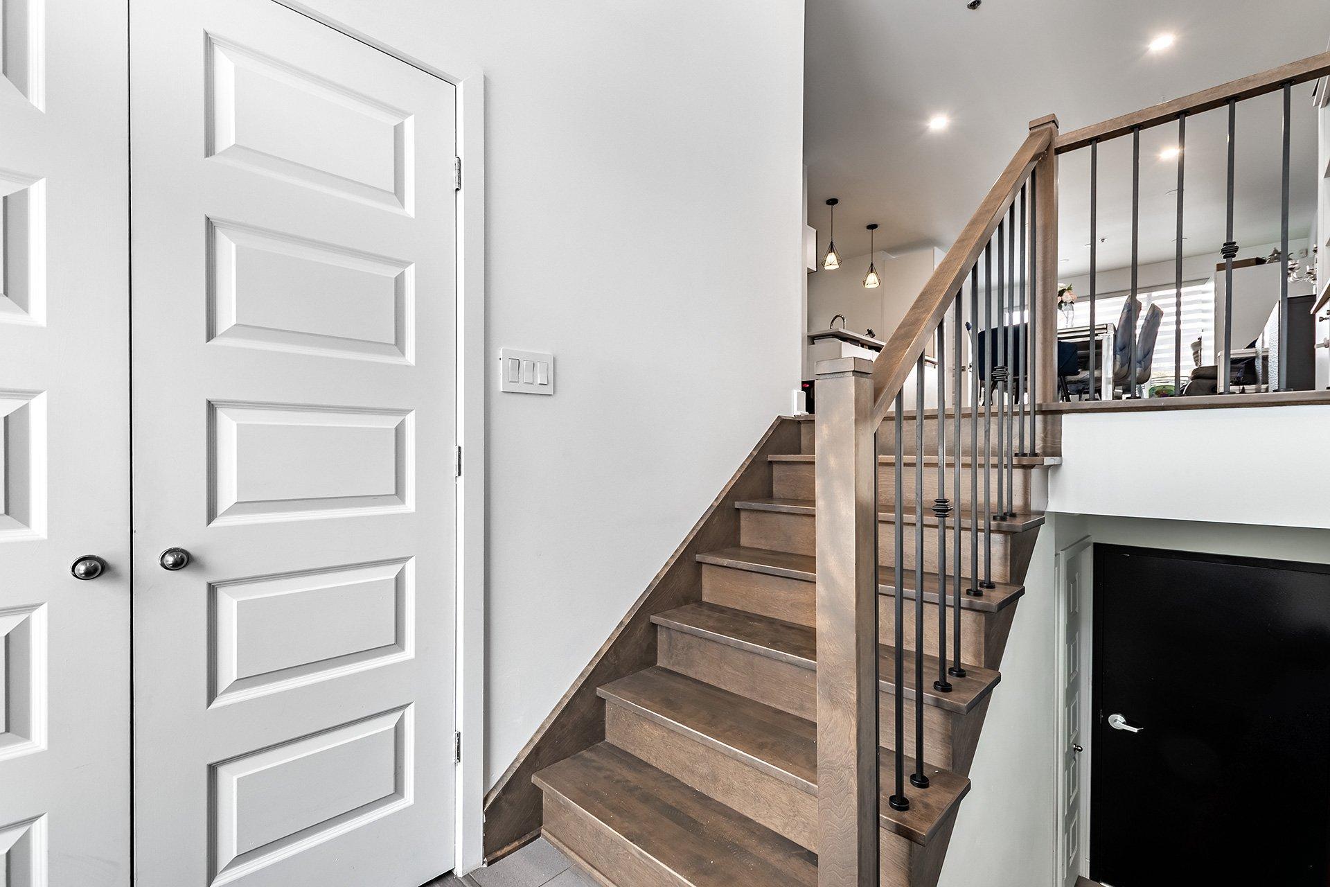 









5780B


Av. Parkhaven

,
Côte-Saint-Luc,




QC
H4W1X9

