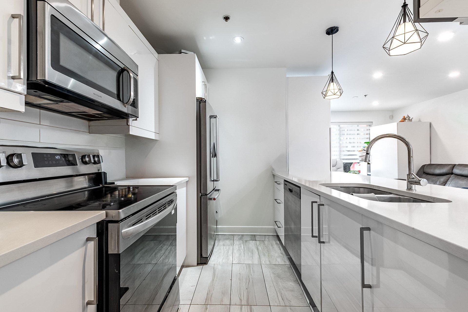 









5780B


Av. Parkhaven

,
Côte-Saint-Luc,




QC
H4W1X9

