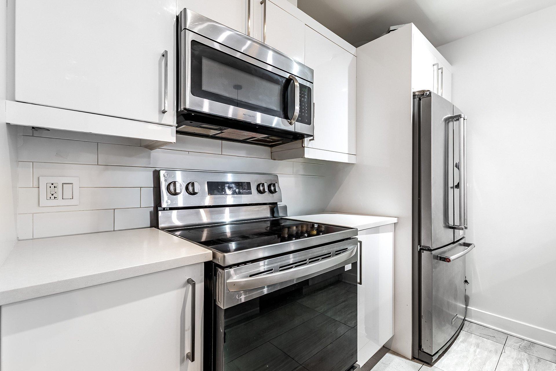 









5780B


Av. Parkhaven

,
Côte-Saint-Luc,




QC
H4W1X9

