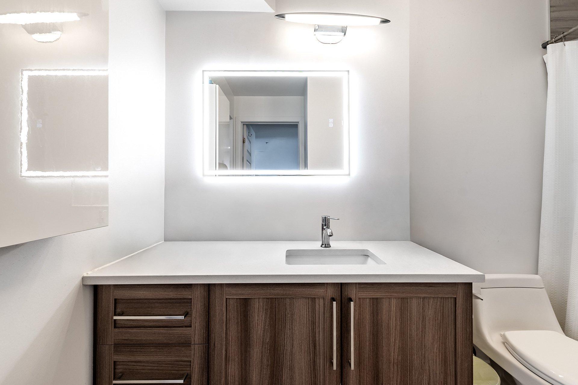 









5780B


Av. Parkhaven

,
Côte-Saint-Luc,




QC
H4W1X9

