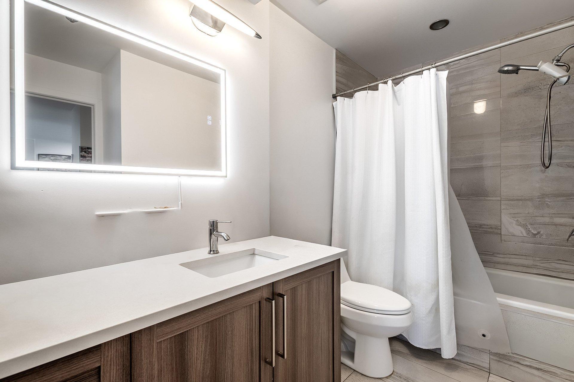 









5780B


Av. Parkhaven

,
Côte-Saint-Luc,




QC
H4W1X9

