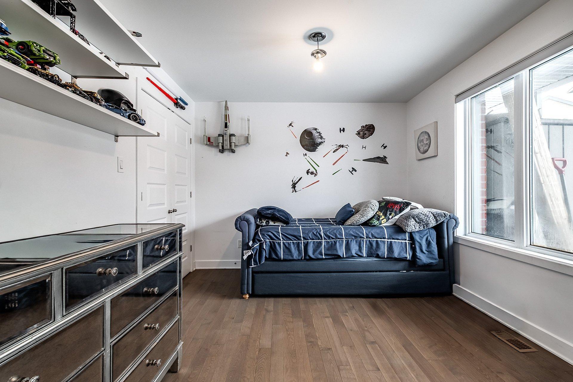 









5780B


Av. Parkhaven

,
Côte-Saint-Luc,




QC
H4W1X9

