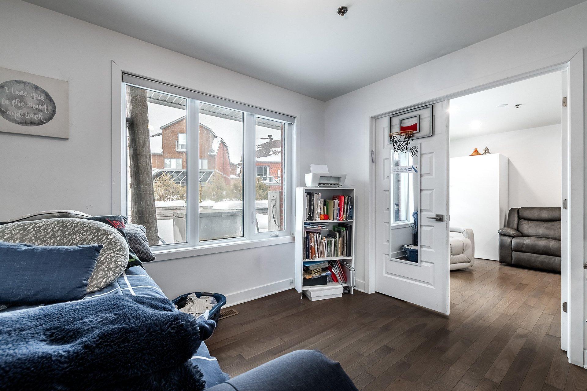 









5780B


Av. Parkhaven

,
Côte-Saint-Luc,




QC
H4W1X9

