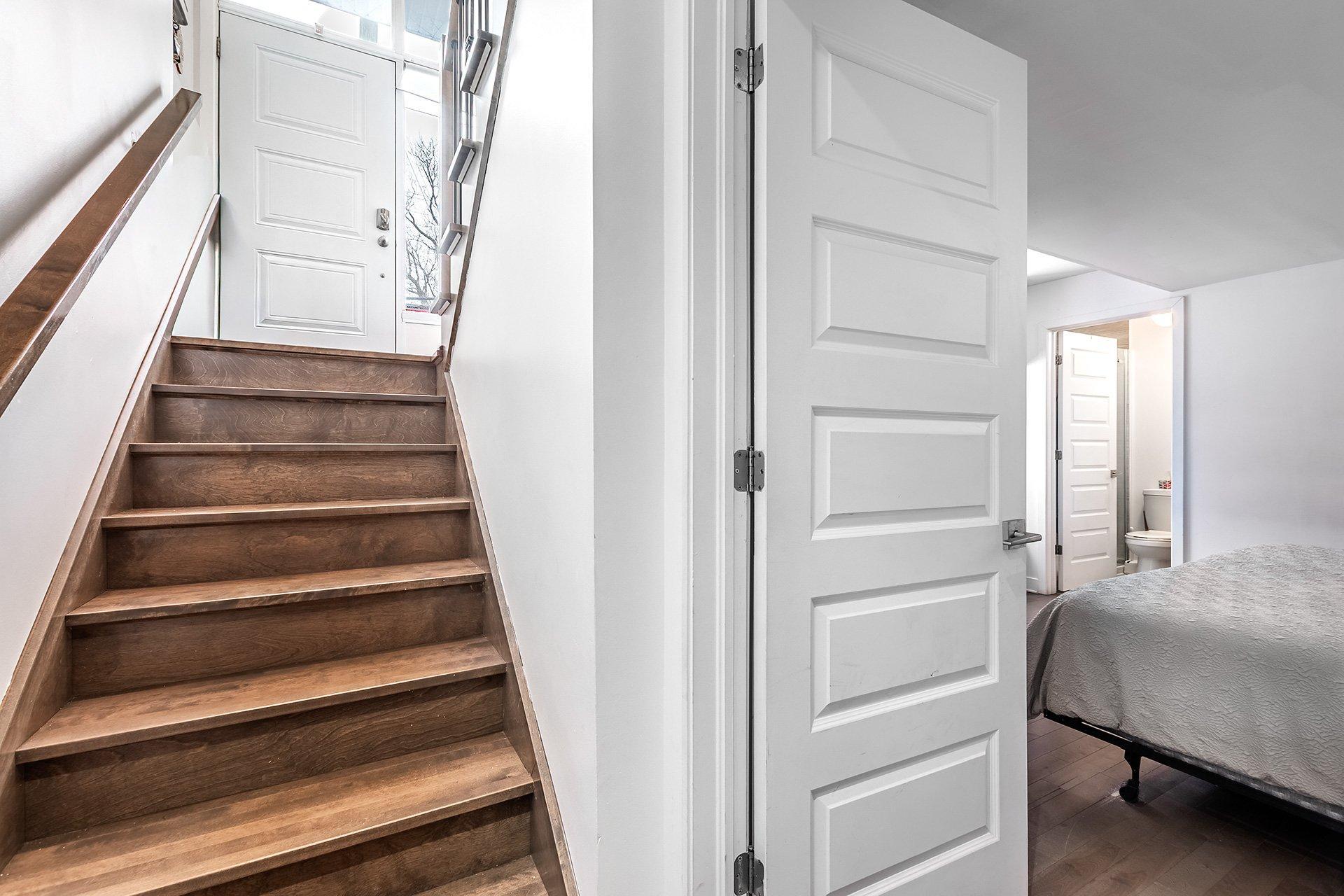 









5780B


Av. Parkhaven

,
Côte-Saint-Luc,




QC
H4W1X9

