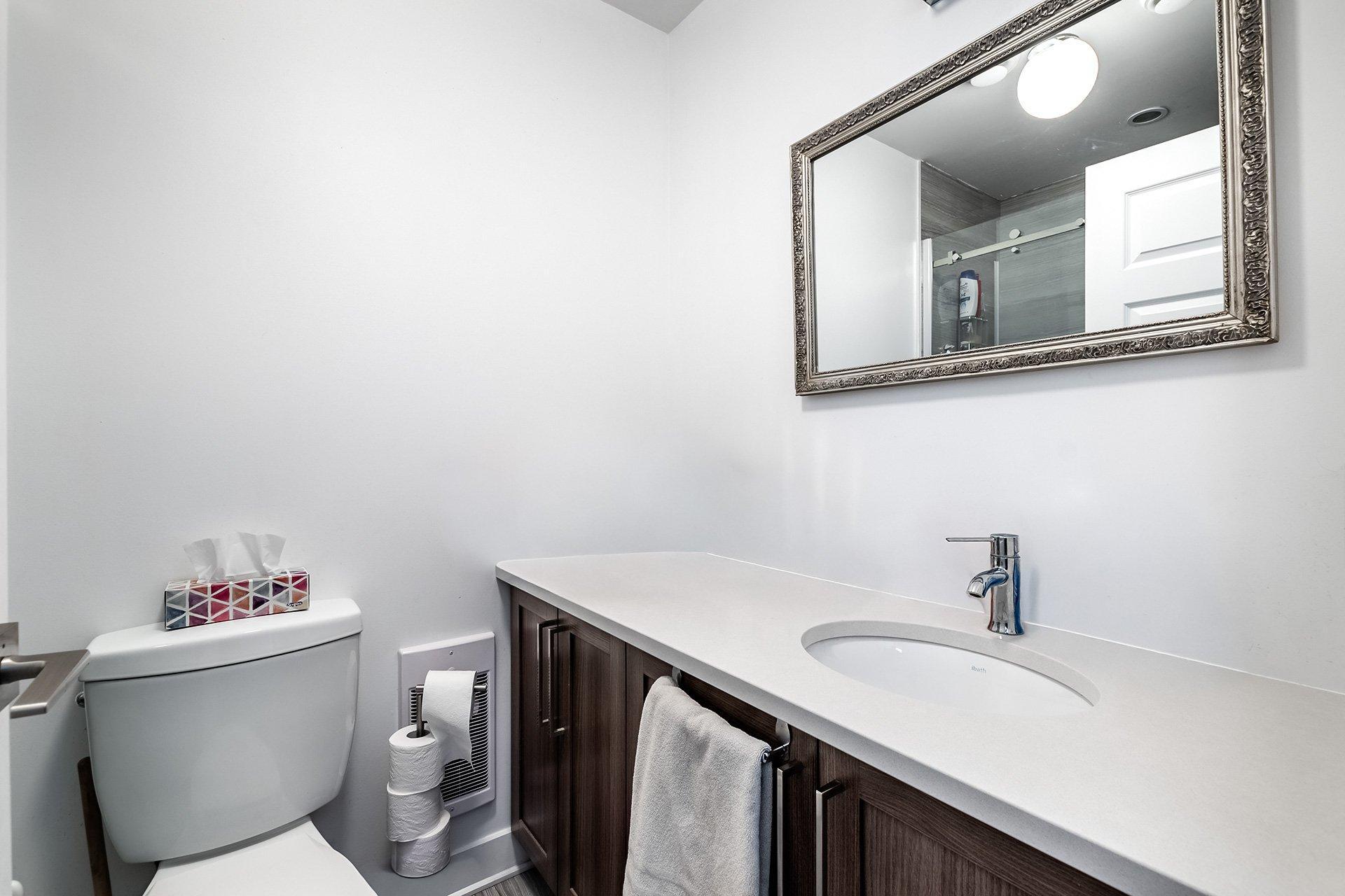 









5780B


Av. Parkhaven

,
Côte-Saint-Luc,




QC
H4W1X9

