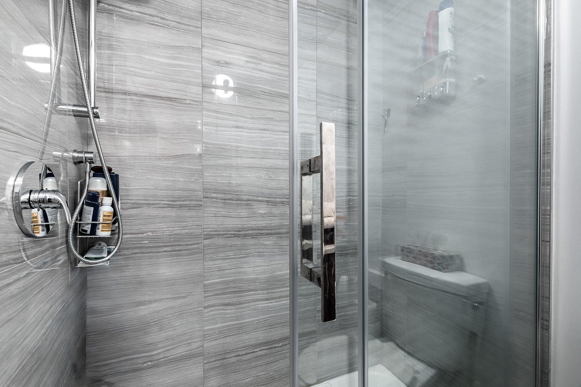 









5780B


Av. Parkhaven

,
Côte-Saint-Luc,




QC
H4W1X9

