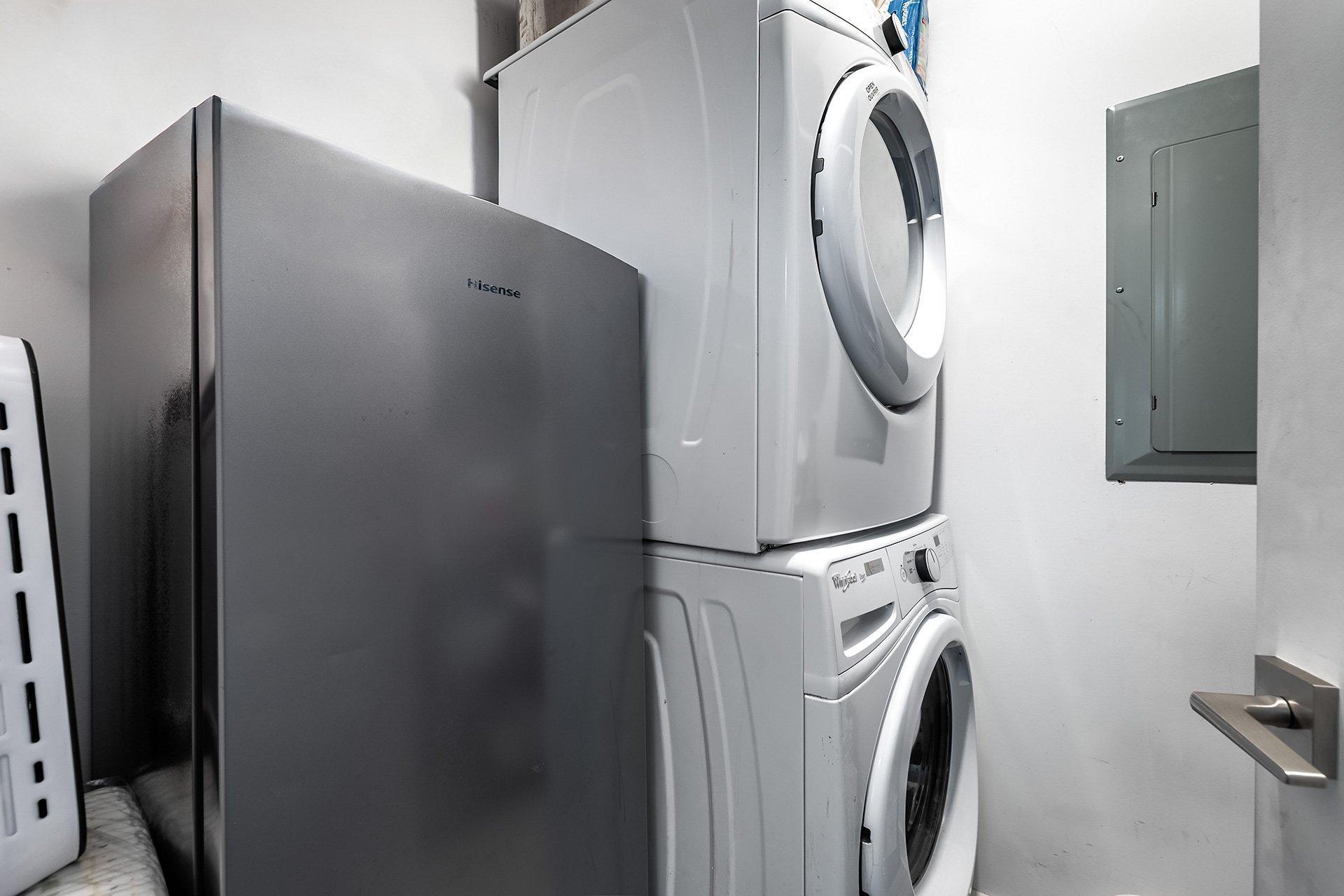 









5780B


Av. Parkhaven

,
Côte-Saint-Luc,




QC
H4W1X9

