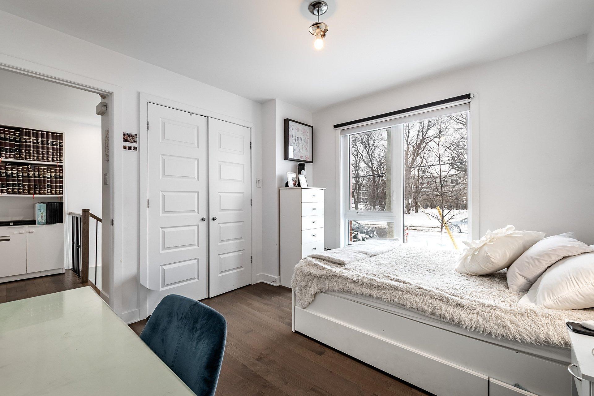 









5780B


Av. Parkhaven

,
Côte-Saint-Luc,




QC
H4W1X9

